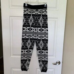 SO® Medium Black White Aztec High-Rise Sweater Leggings Juniors New